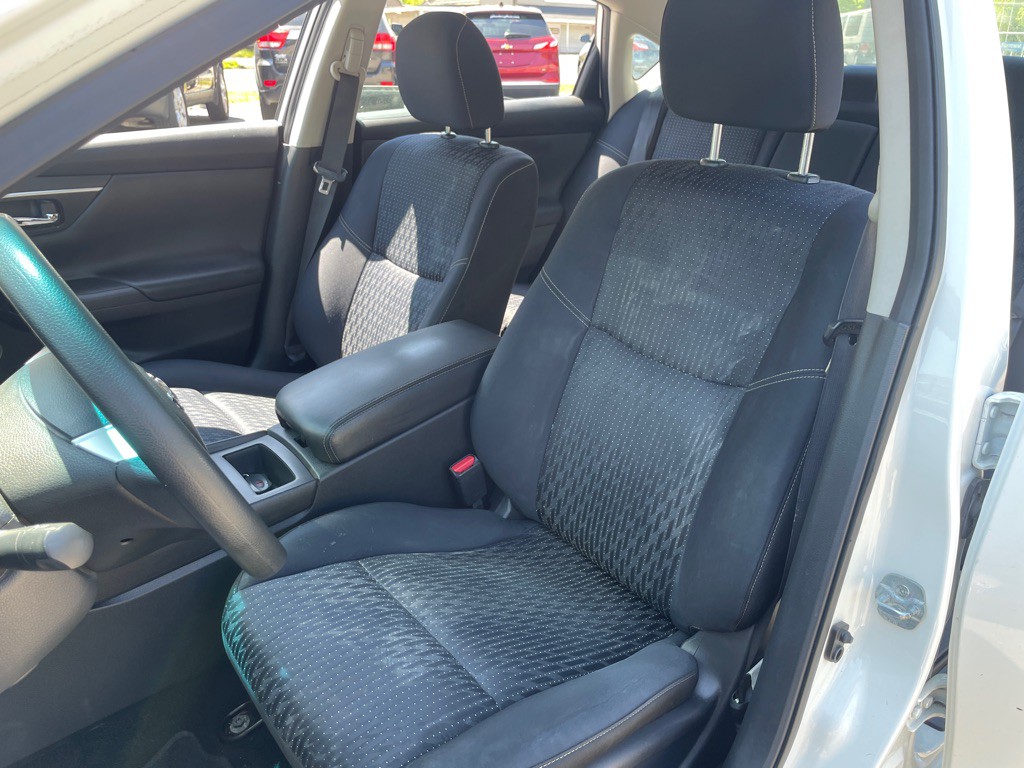 2016 Nissan Altima Image 10