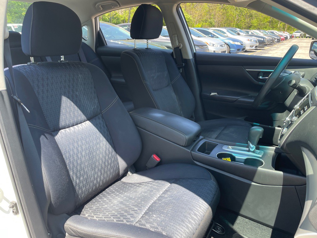 2016 Nissan Altima Image 12