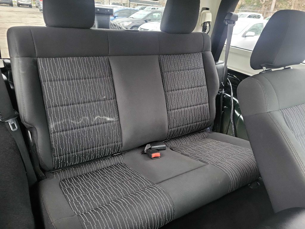 2012 Jeep Wrangler Image 11