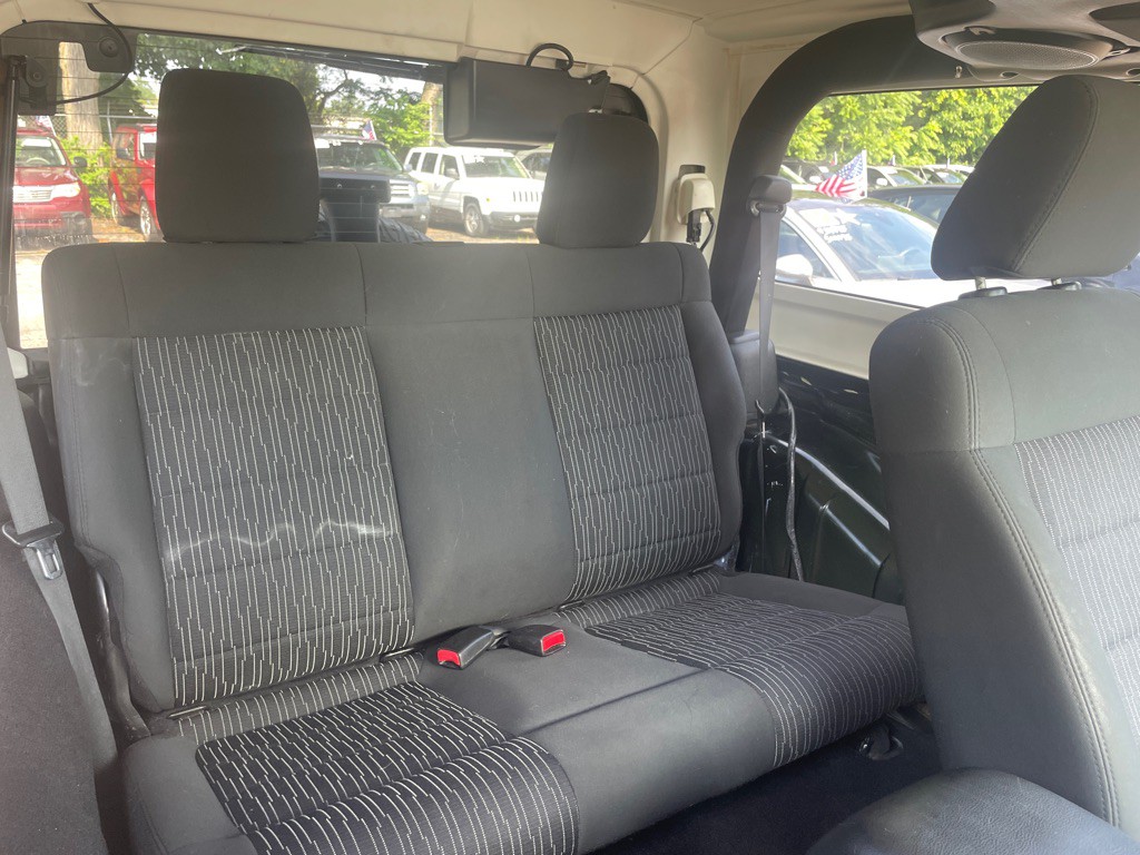 2012 Jeep Wrangler Image 11