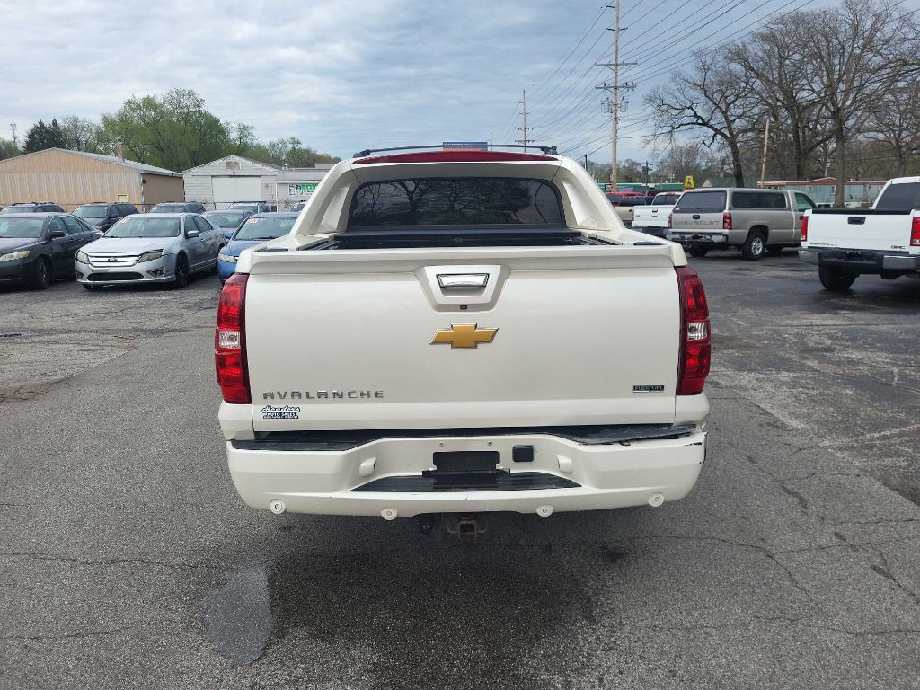 2012 Chevrolet Avalanche Image 8