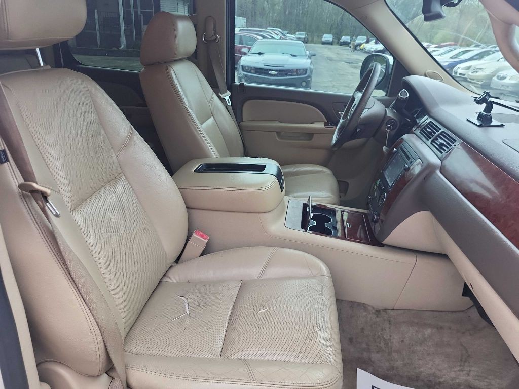 2012 Chevrolet Avalanche Image 10