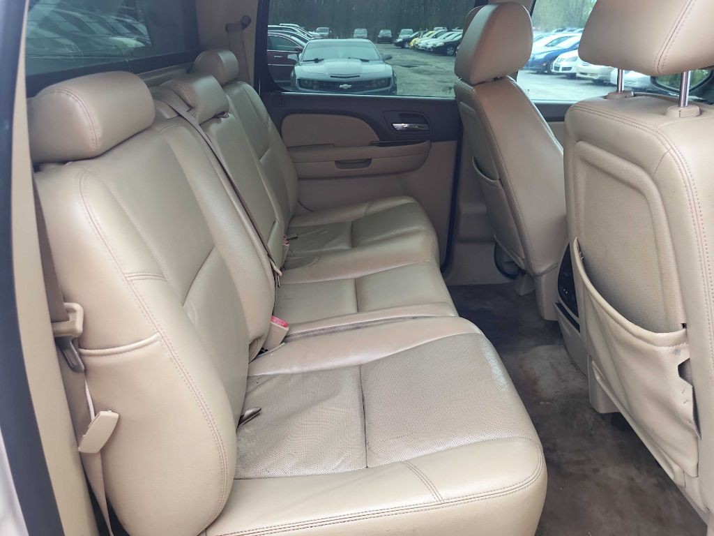 2012 Chevrolet Avalanche Image 11