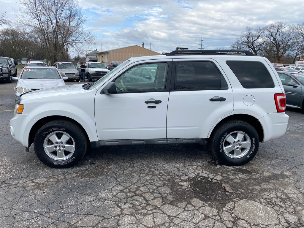 2010 Ford Escape Image 2