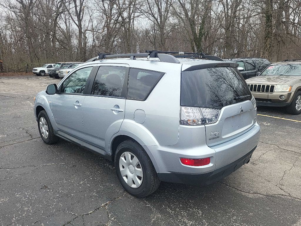 2011 Mitsubishi Outlander Image 5