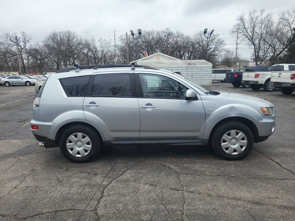 2011 Mitsubishi Outlander Image 8