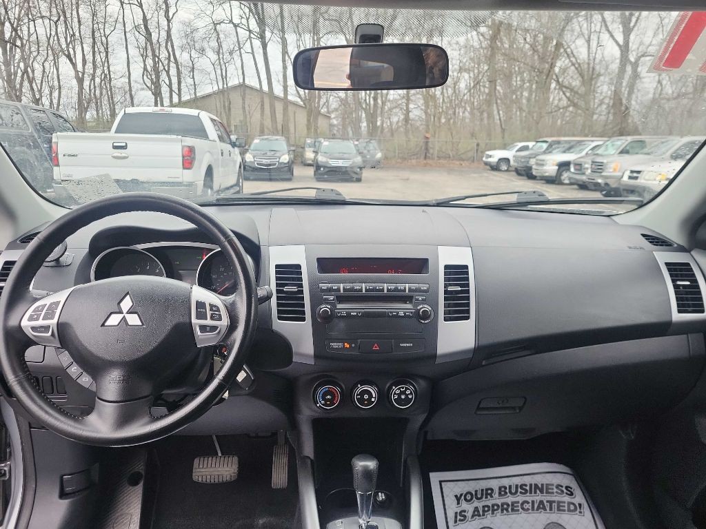 2011 Mitsubishi Outlander Image 9