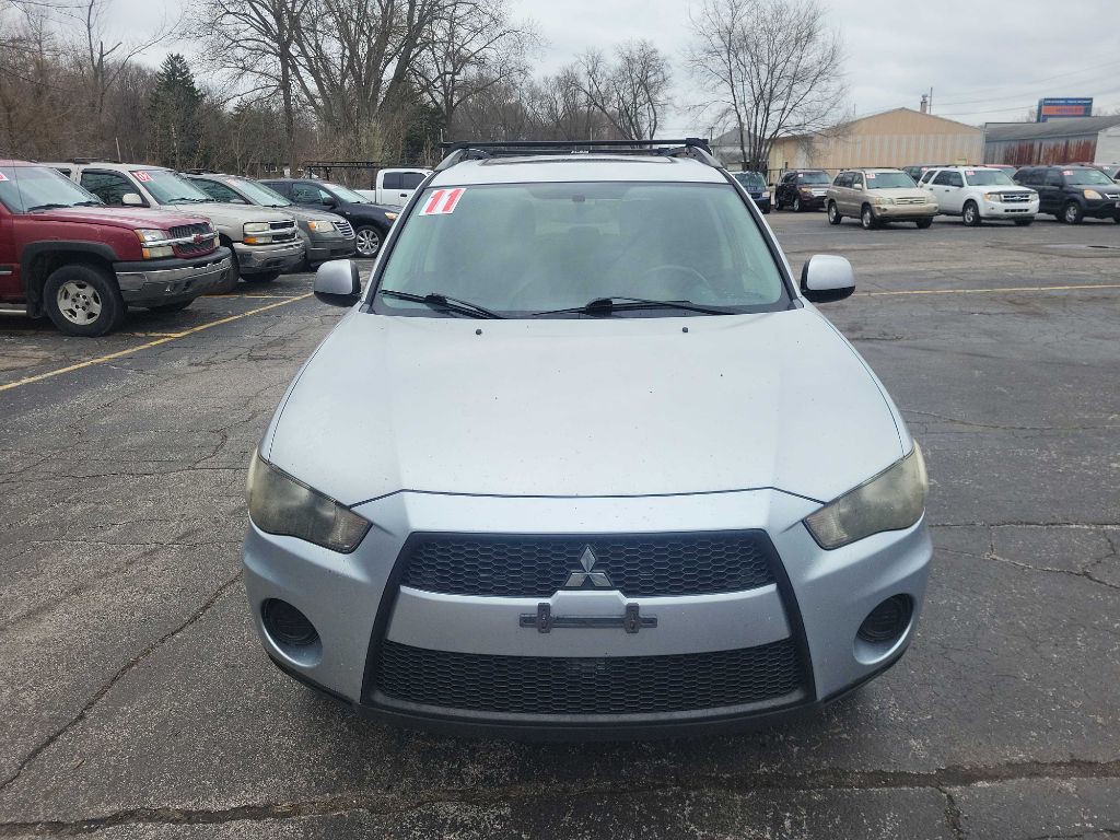 2011 Mitsubishi Outlander Image 3