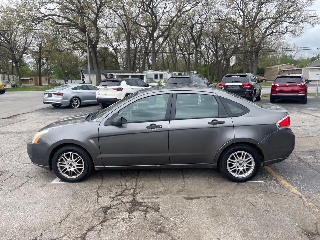 2010 Ford Focus Image 8
