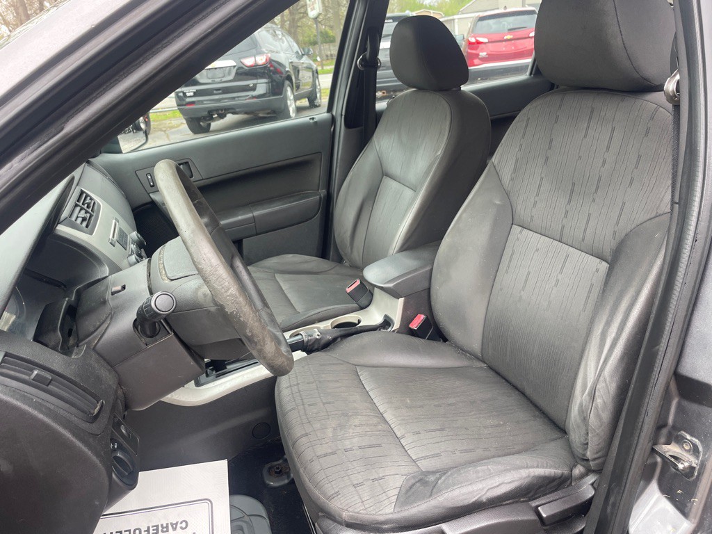 2010 Ford Focus Image 10