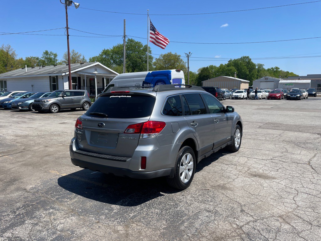 2010 Subaru Outback Image 5