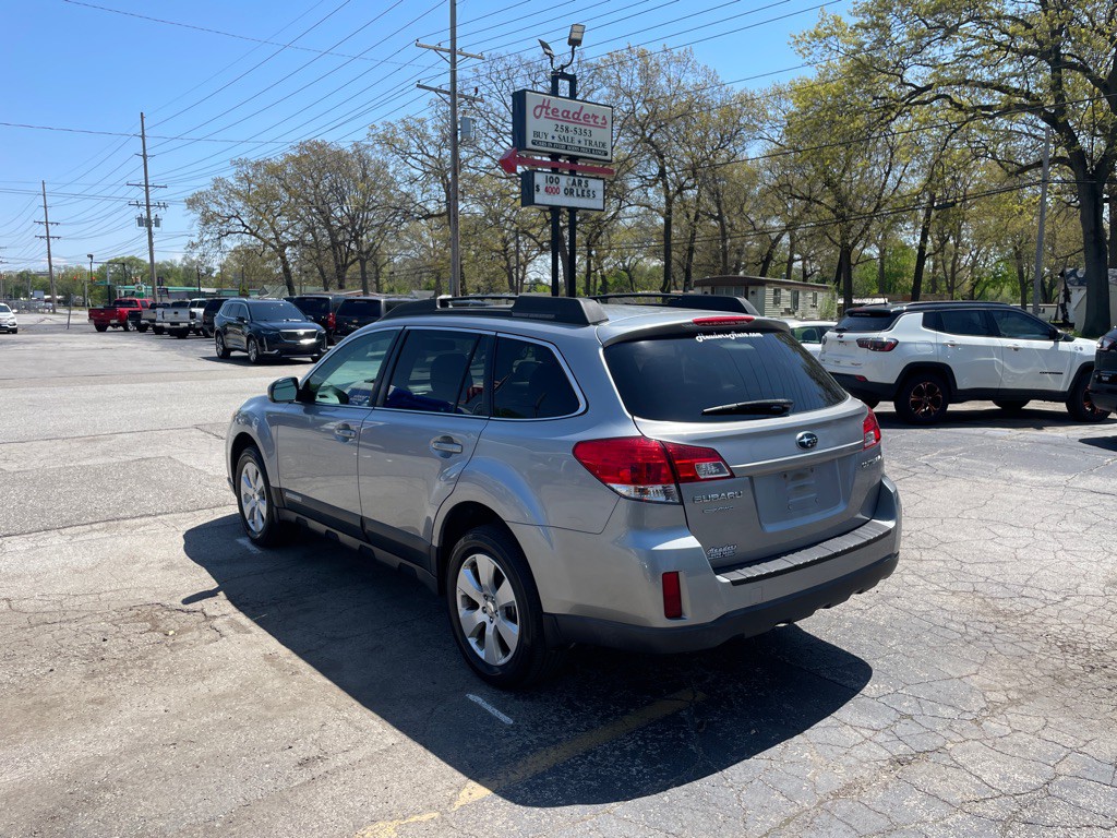 2010 Subaru Outback Image 7