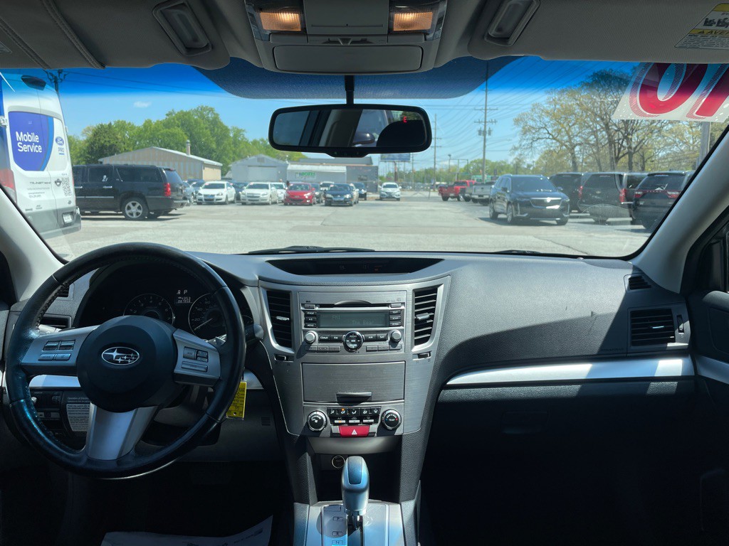 2010 Subaru Outback Image 9