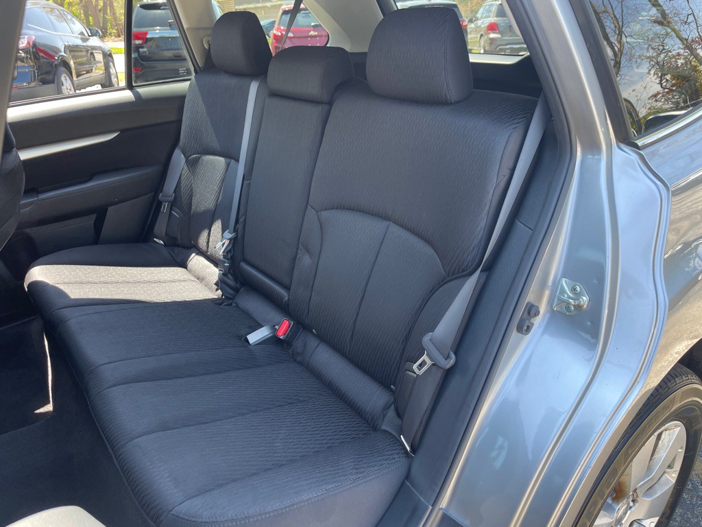 2010 Subaru Outback Image 11