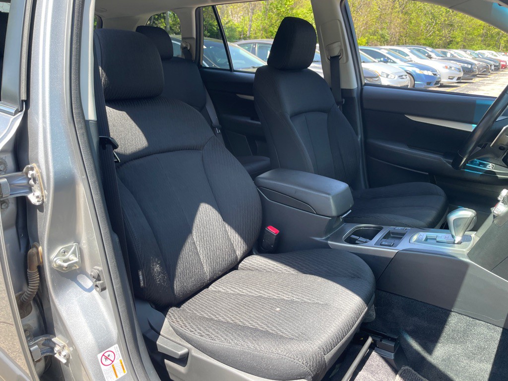 2010 Subaru Outback Image 12