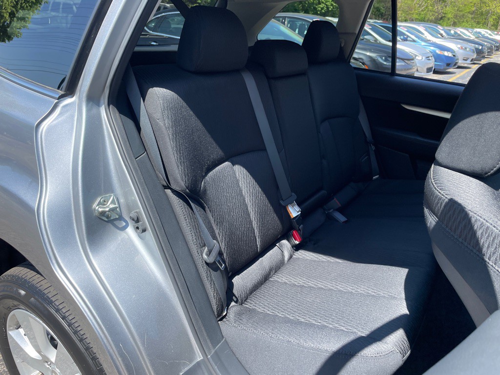 2010 Subaru Outback Image 13