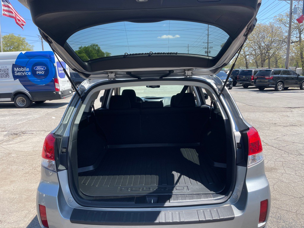 2010 Subaru Outback Image 14