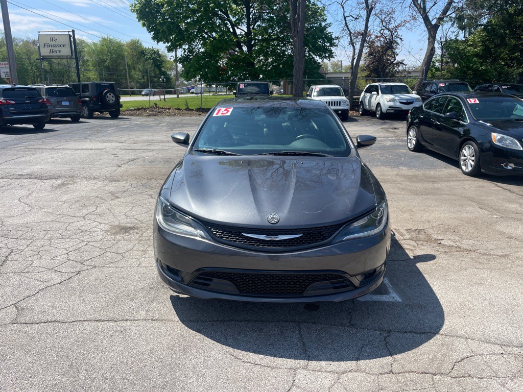 2015 Chrysler 200 Image 2