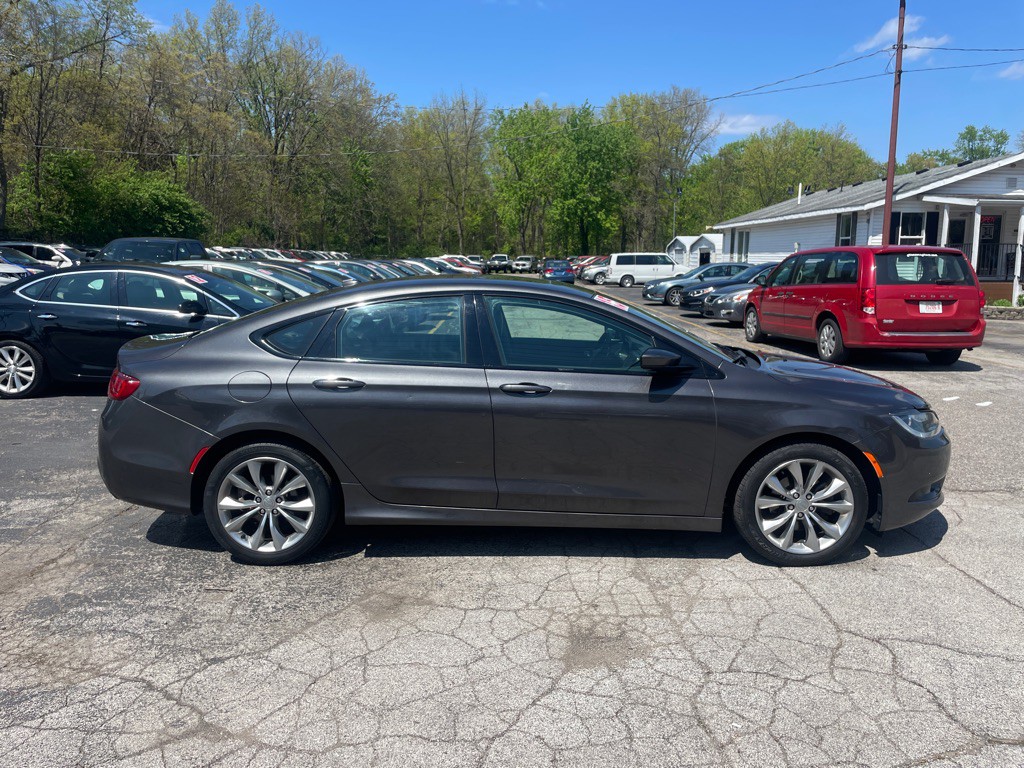 2015 Chrysler 200 Image 4