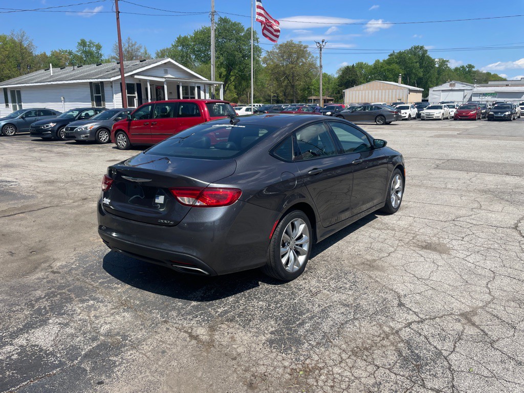 2015 Chrysler 200 Image 5