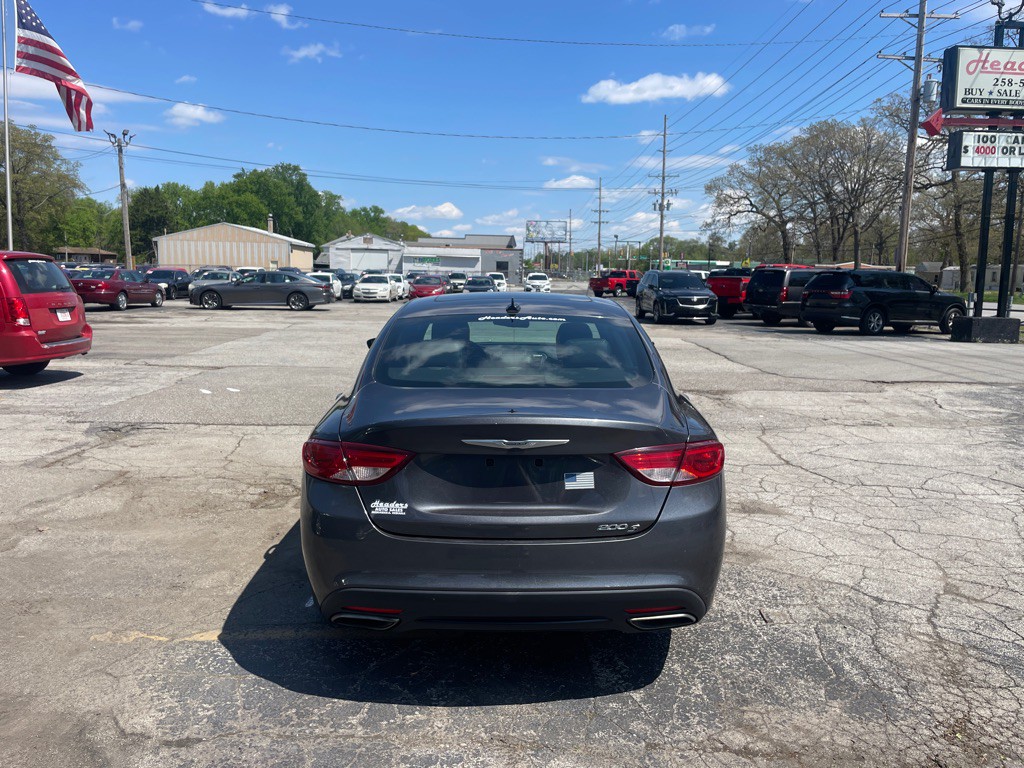 2015 Chrysler 200 Image 6