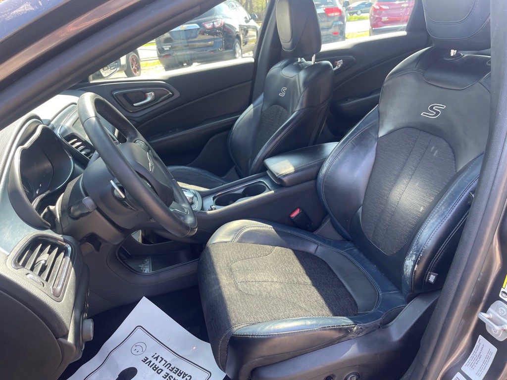 2015 Chrysler 200 Image 11
