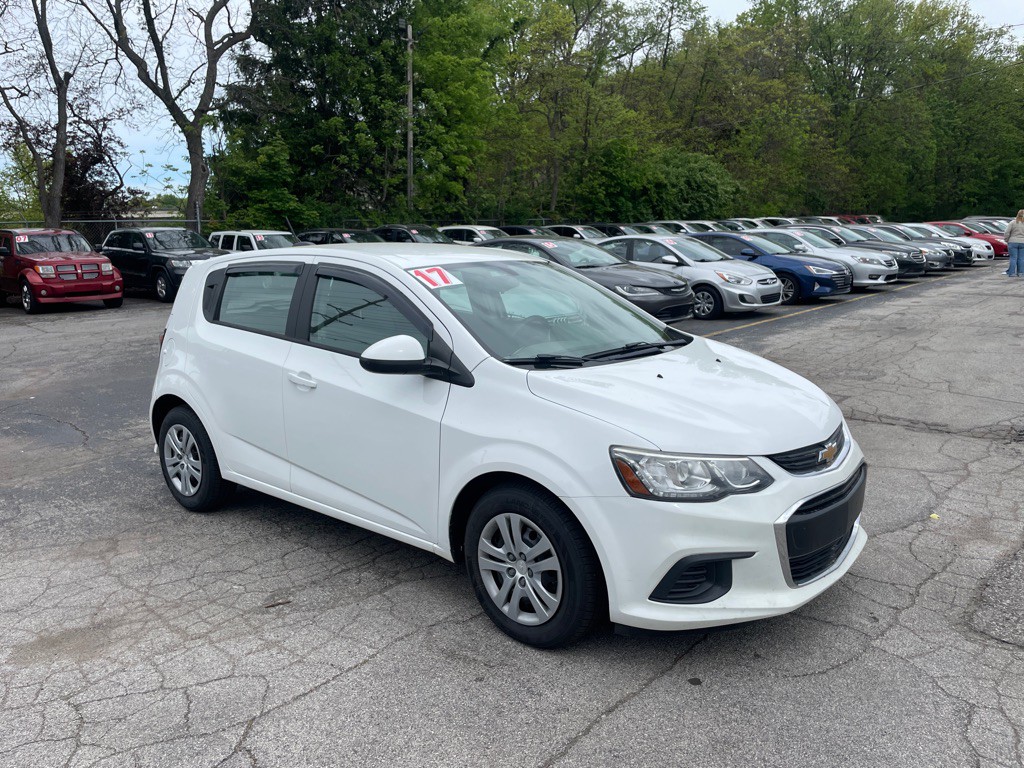 2017 Chevrolet Sonic Image 3
