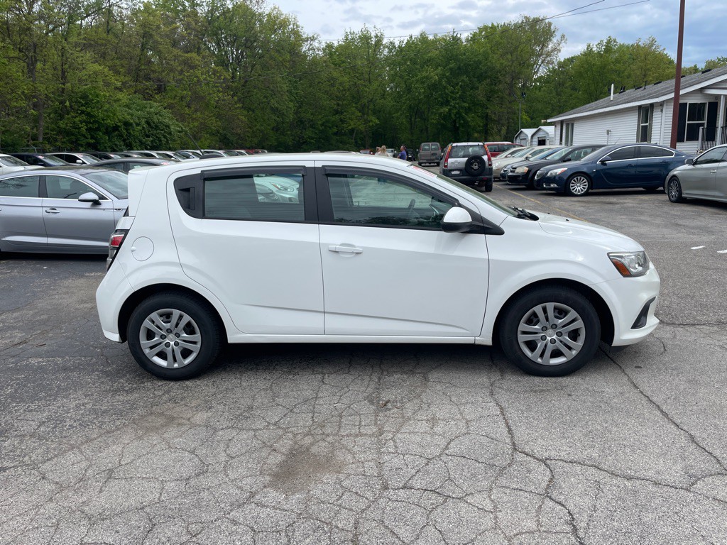 2017 Chevrolet Sonic Image 4