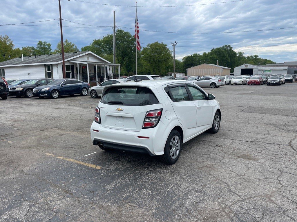 2017 Chevrolet Sonic Image 5