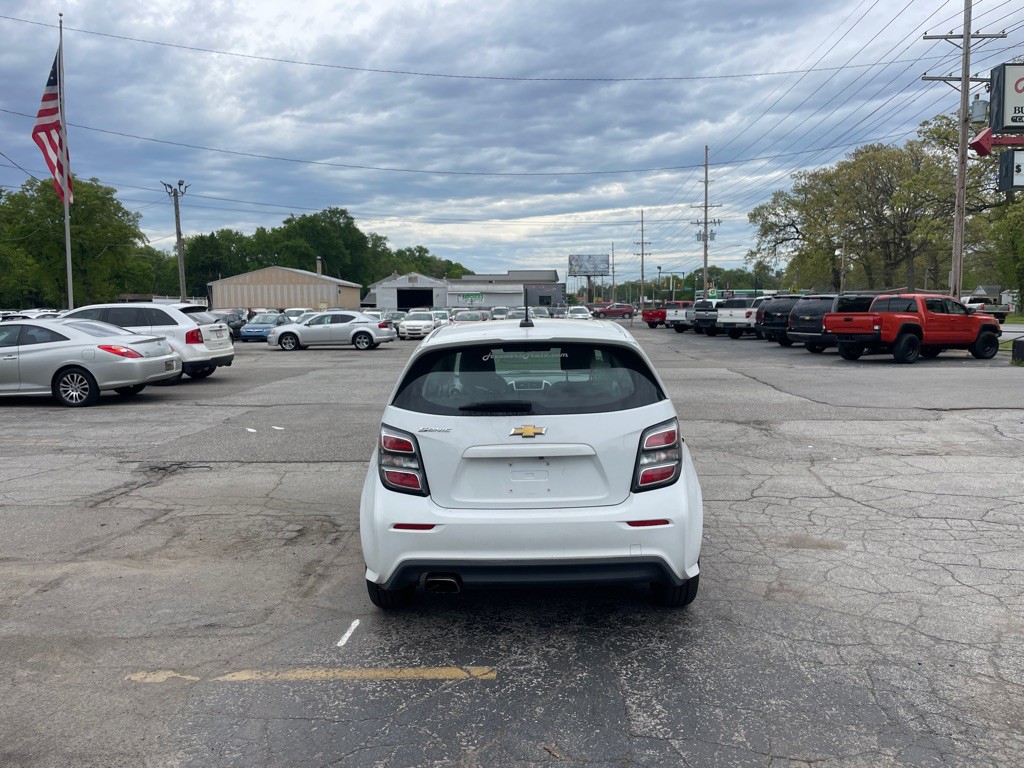 2017 Chevrolet Sonic Image 6