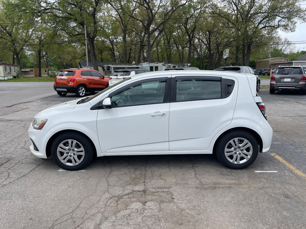 2017 Chevrolet Sonic Image 8