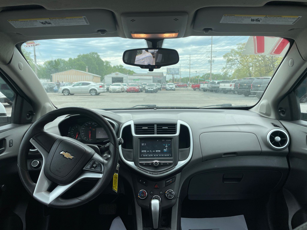 2017 Chevrolet Sonic Image 9