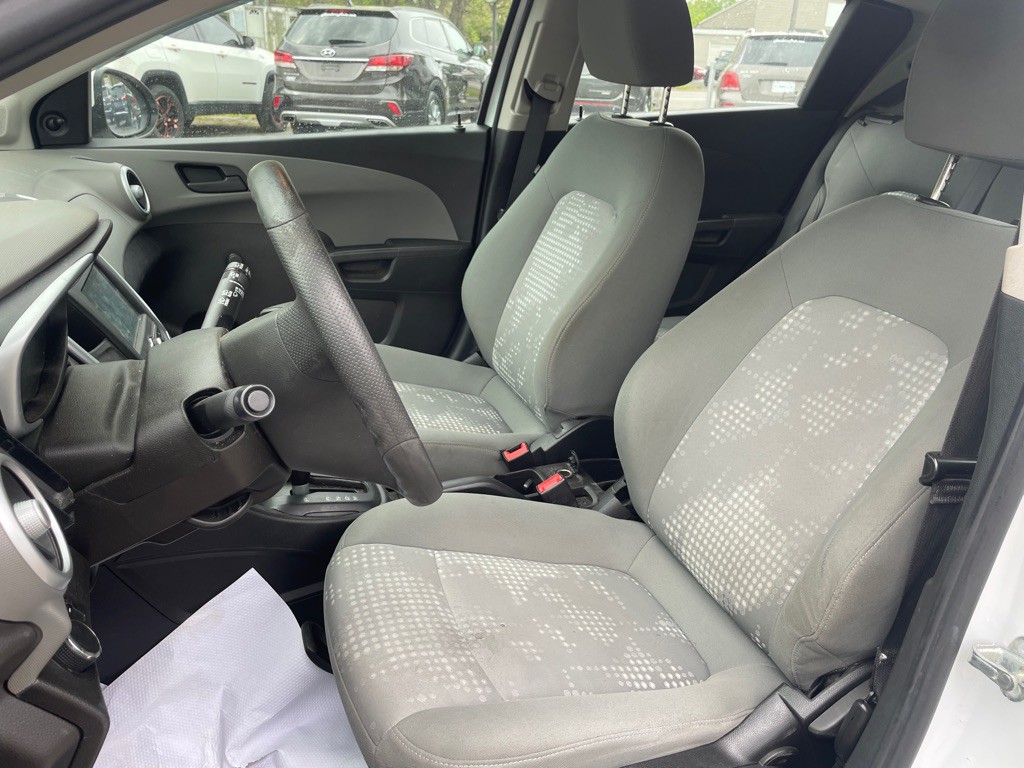 2017 Chevrolet Sonic Image 10