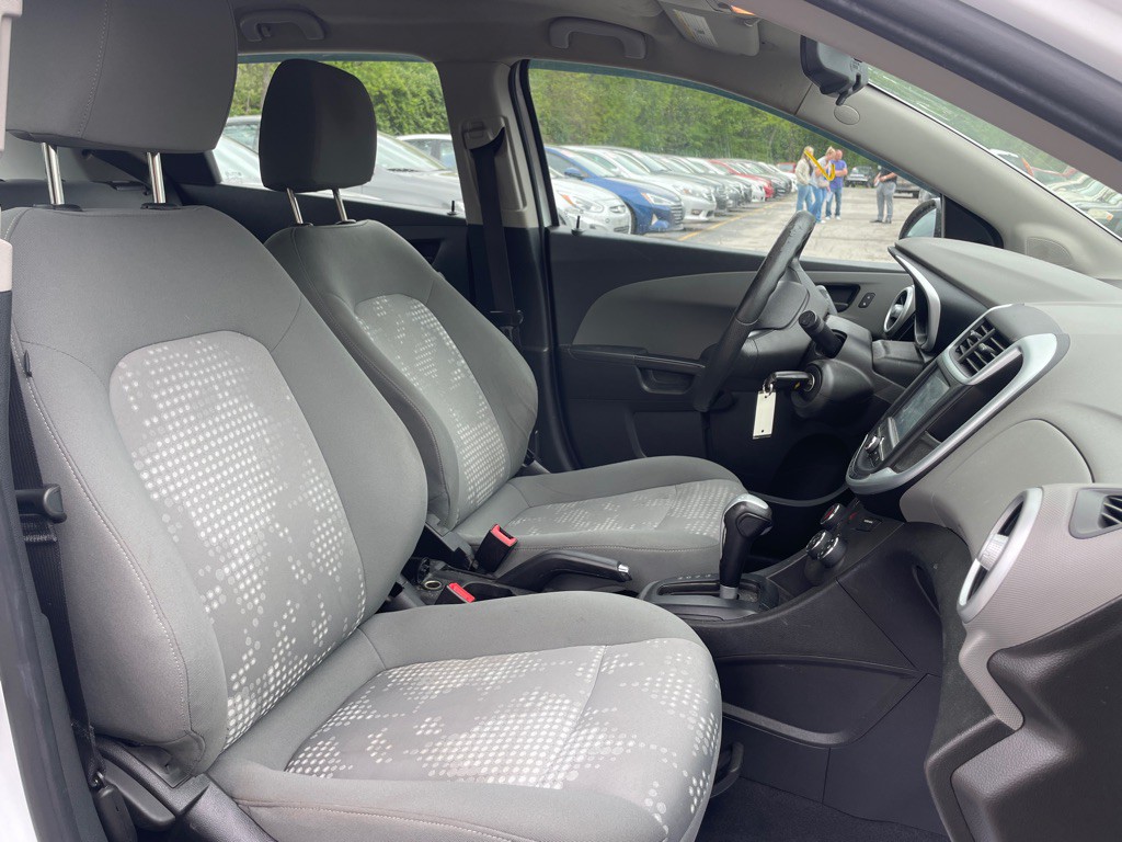 2017 Chevrolet Sonic Image 12