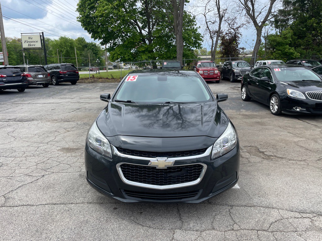 2015 Chevrolet Malibu Image 2