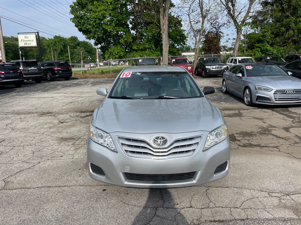 2010 Toyota Camry Image 2