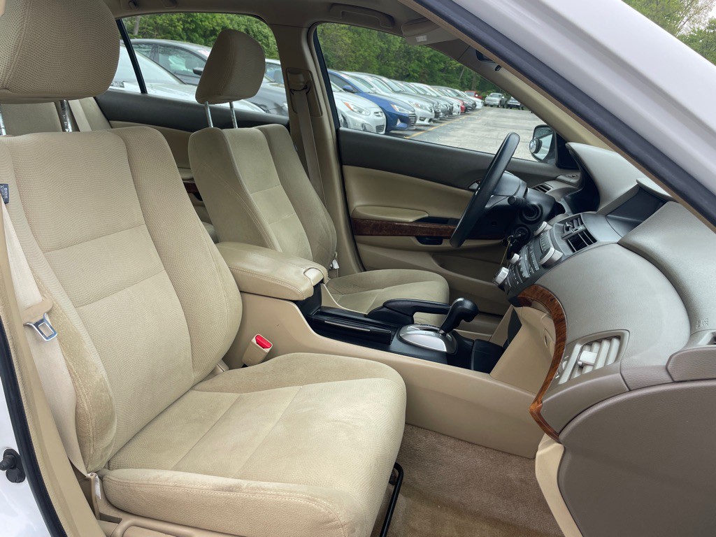 2009 Honda Accord Image 13