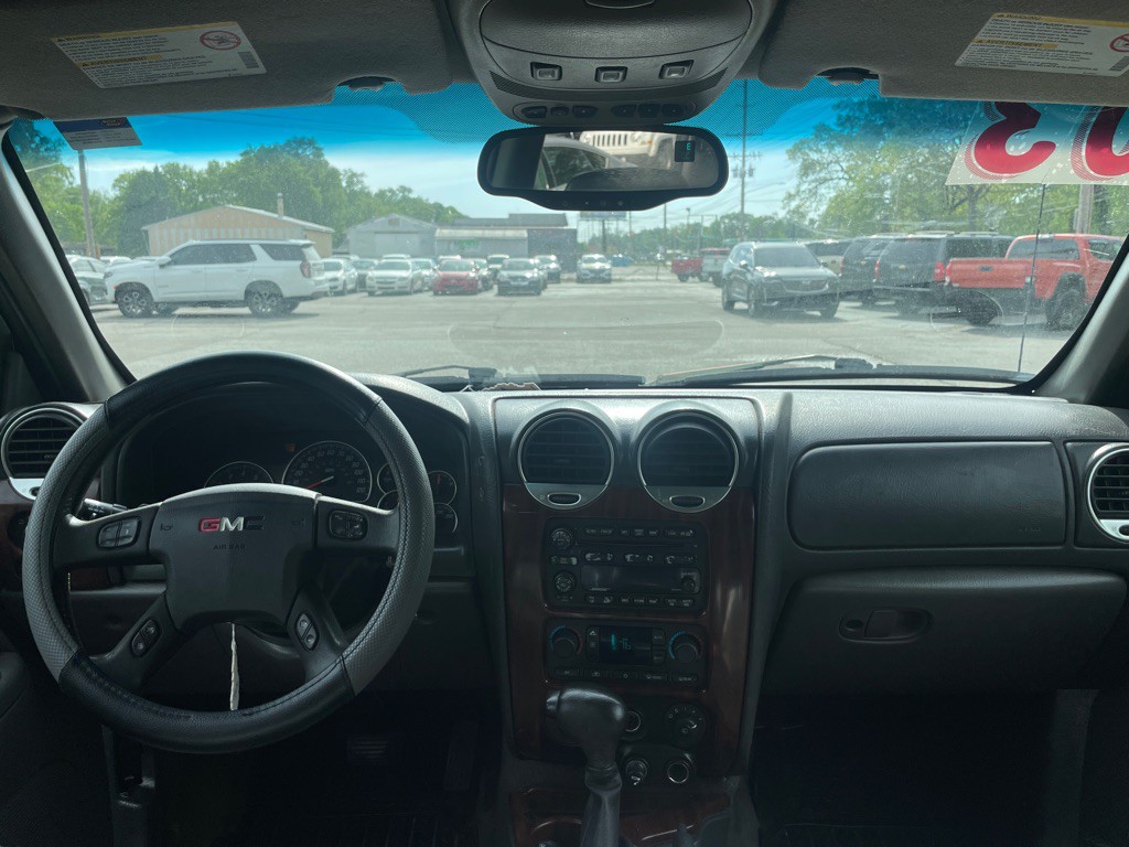 2003 GMC Envoy Image 9