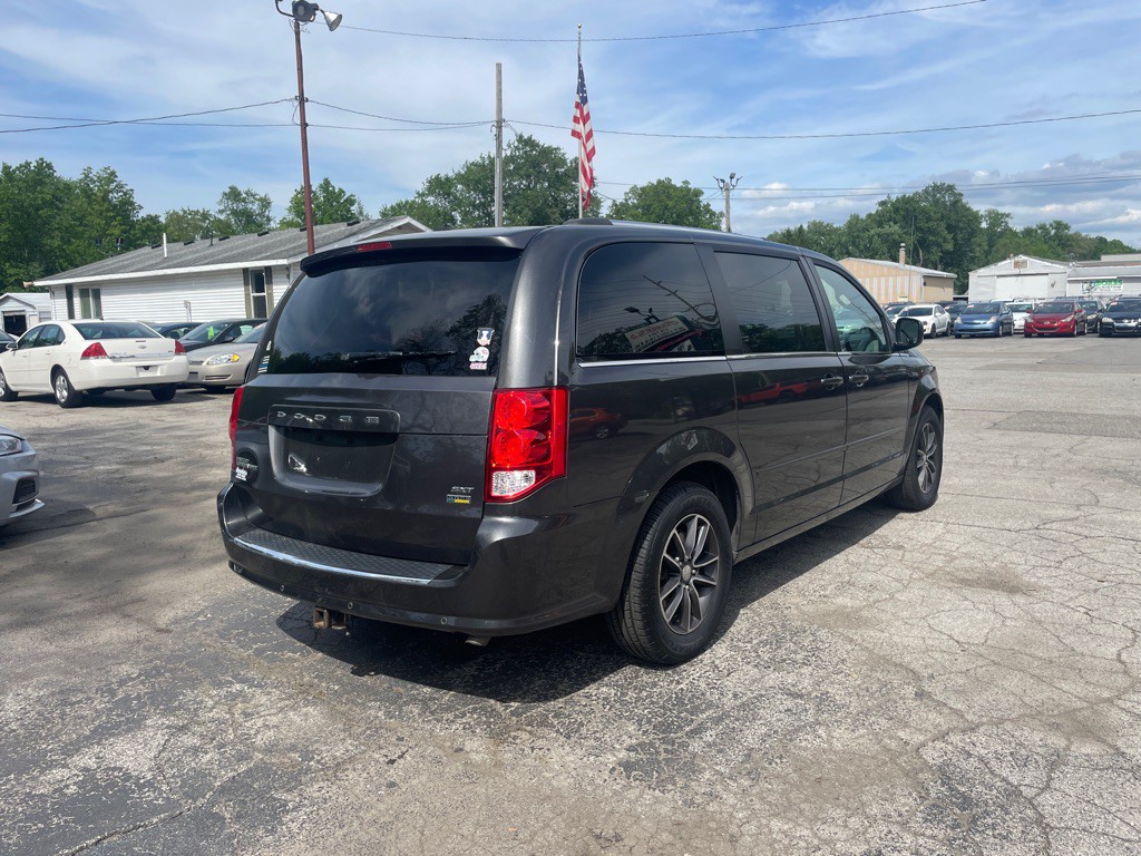 2017 Dodge Grand Caravan Image 5