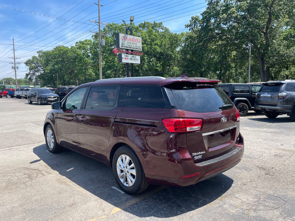 2017 Kia Sedona Image 7