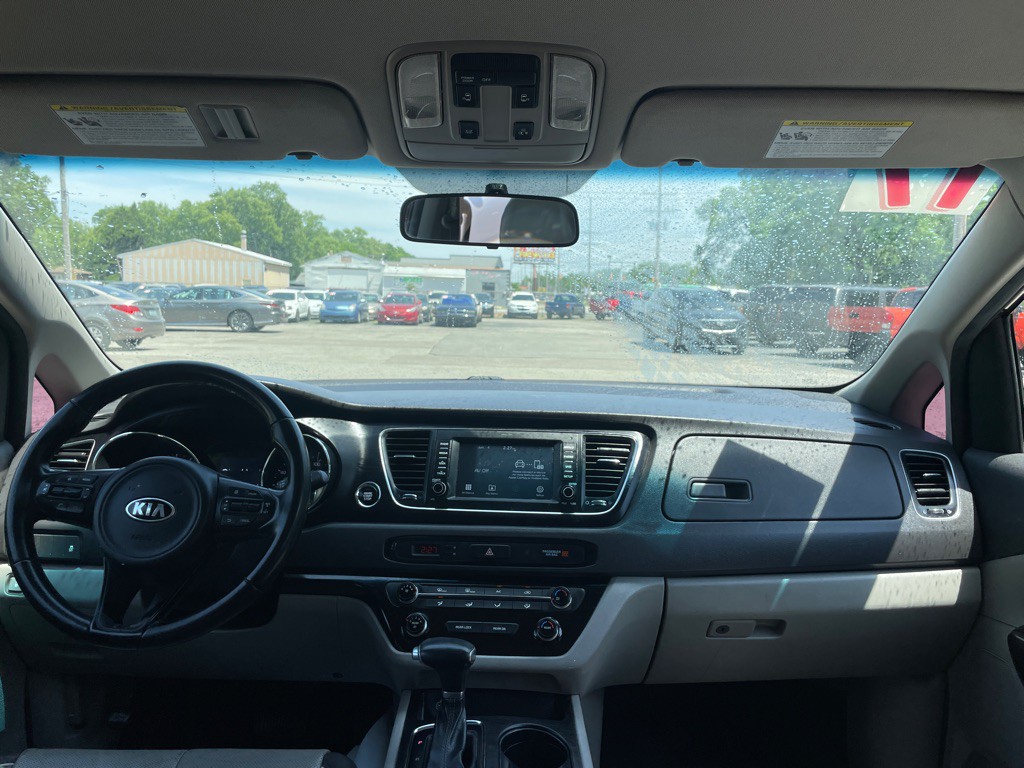 2017 Kia Sedona Image 9