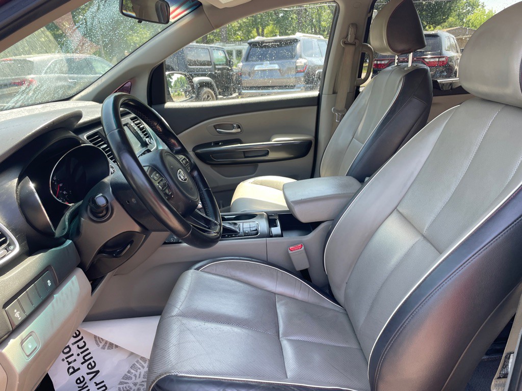 2017 Kia Sedona Image 10