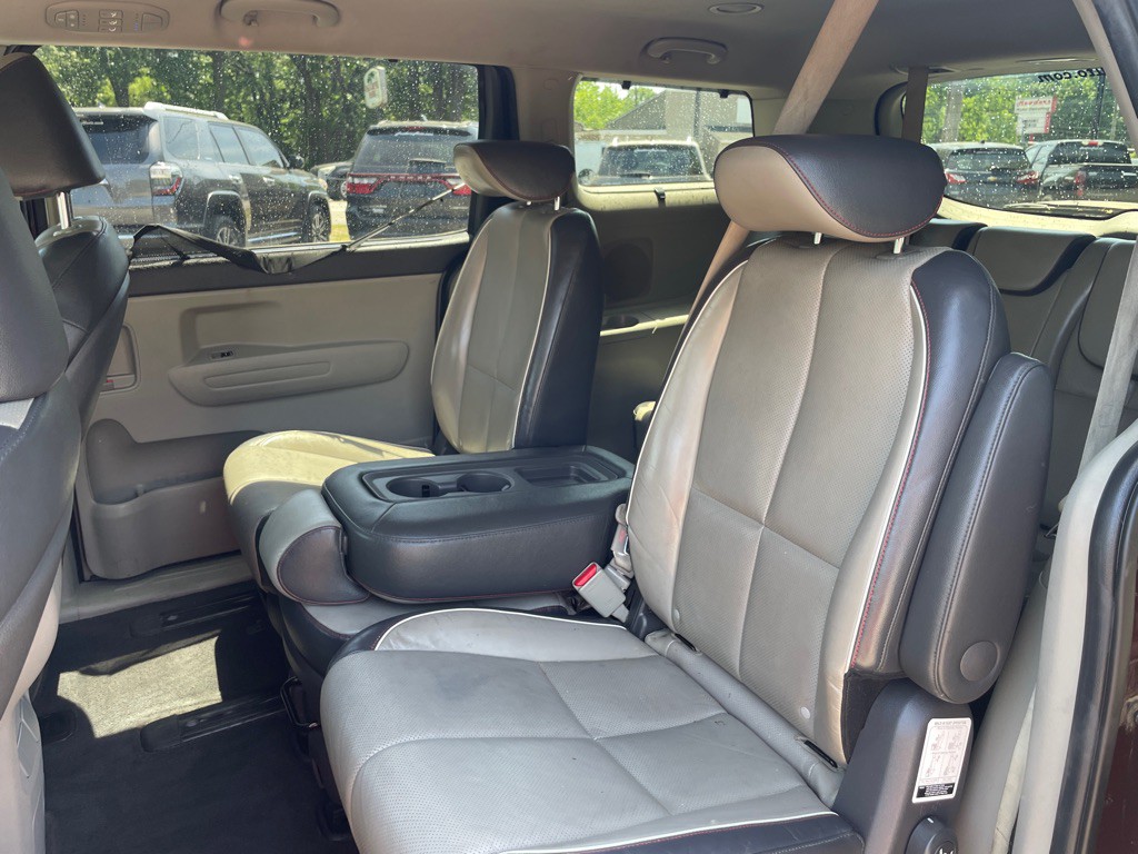 2017 Kia Sedona Image 11
