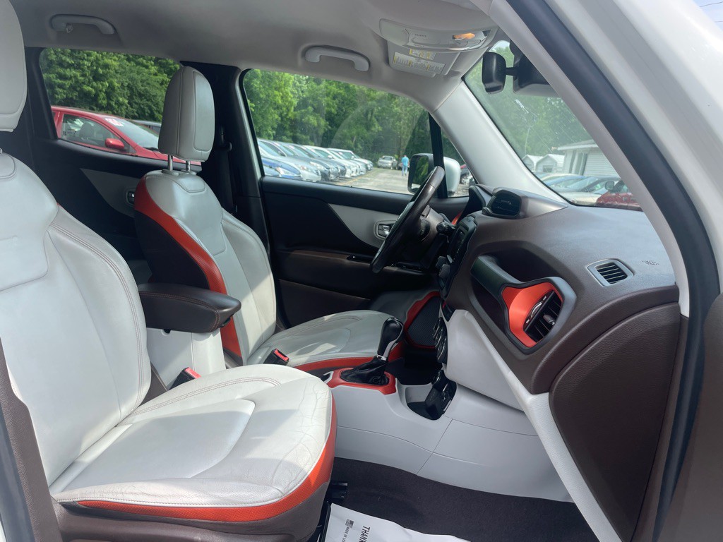 2015 Jeep Renegade Image 12
