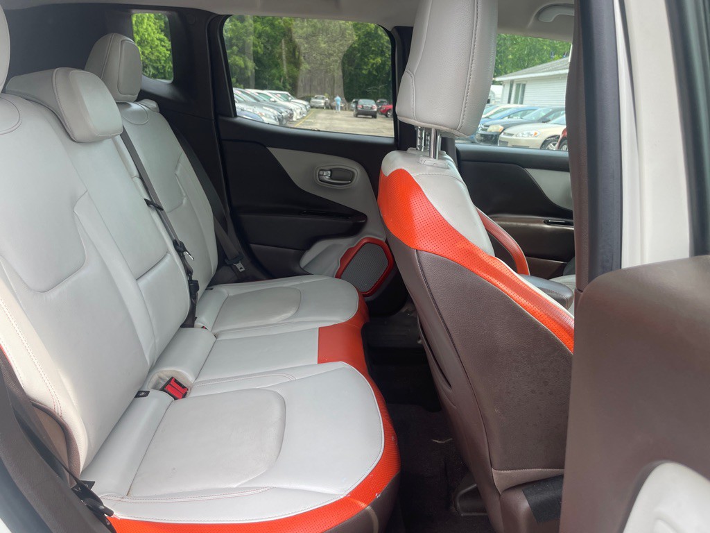 2015 Jeep Renegade Image 13