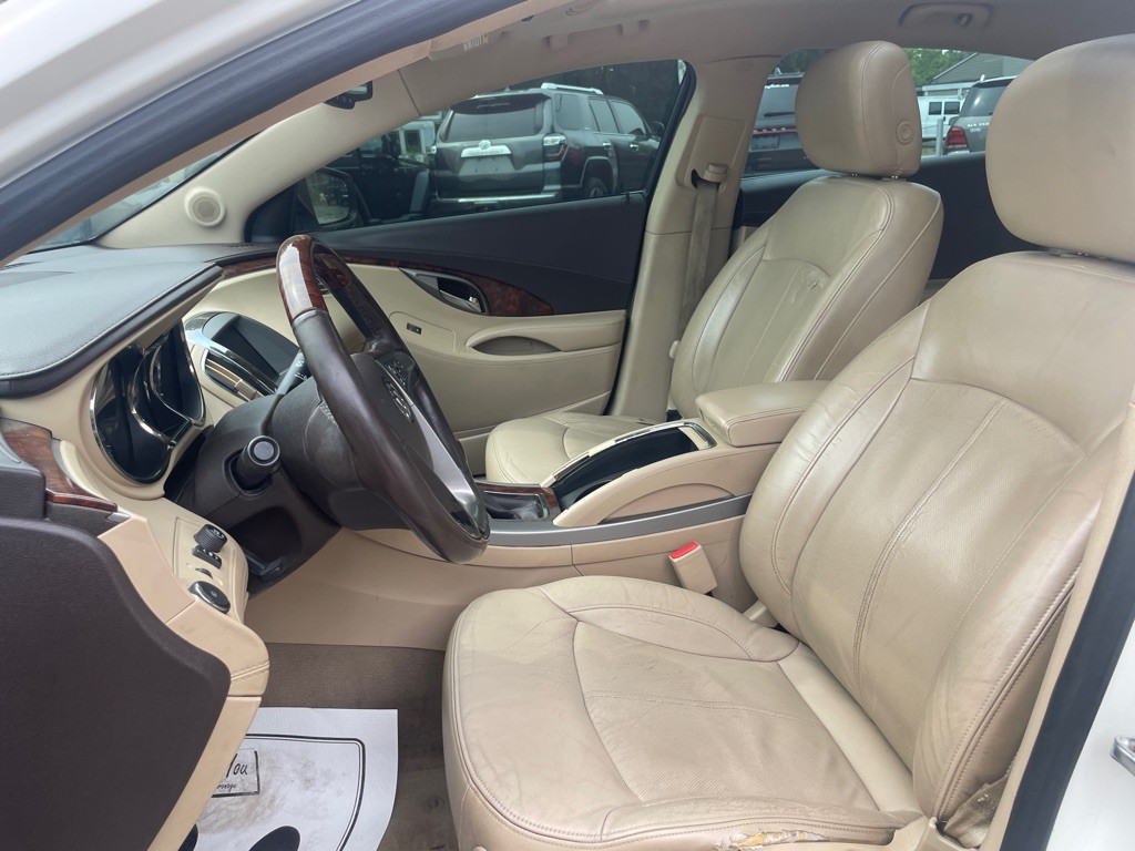 2011 Buick Lacrosse Image 11