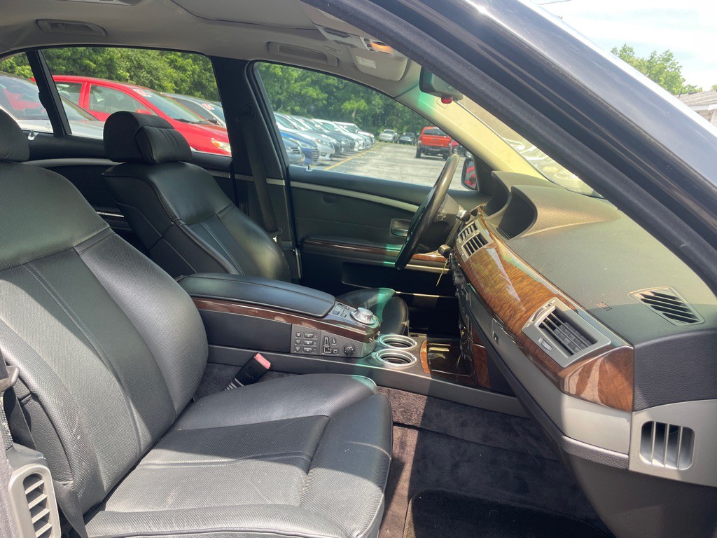 2004 BMW 7 Series Image 12