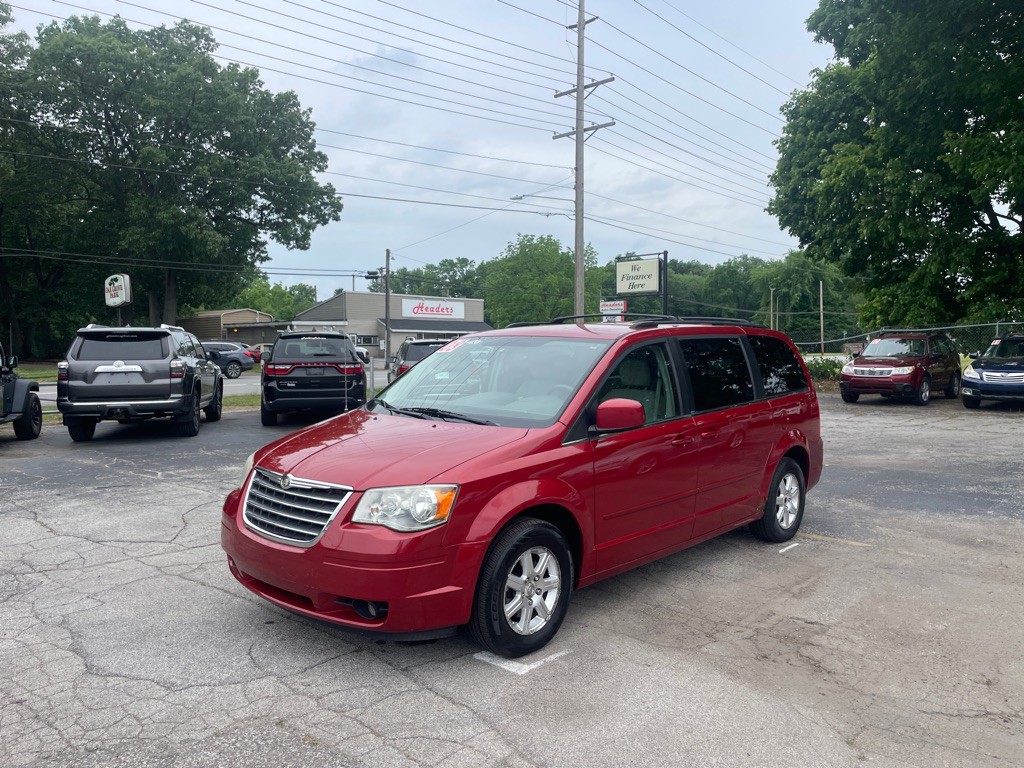 2008 Chrysler Town & Country Image 1
