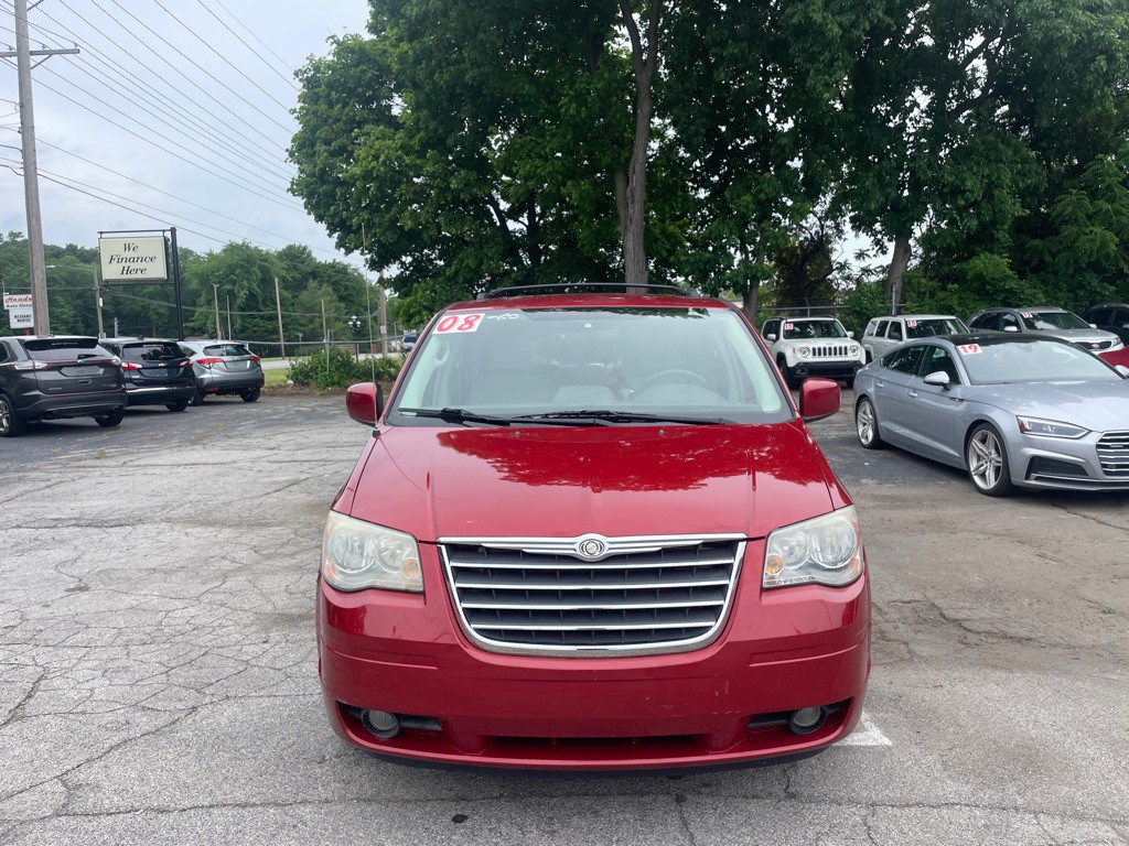 2008 Chrysler Town & Country Image 2