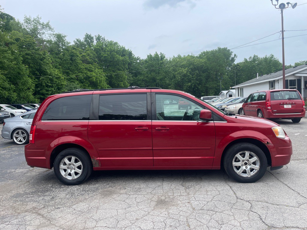 2008 Chrysler Town & Country Image 4